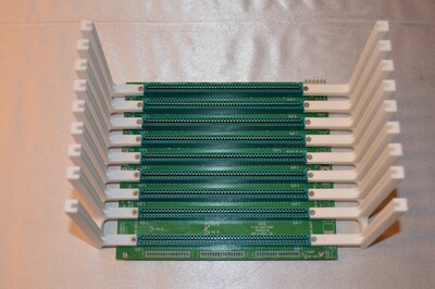 Use M3x20 countersunk screws to attach the card guides